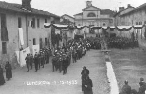 Nella foto la processione avvenuta il 7 ottobre del 1923